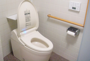 洋式に改装した男性用トイレ